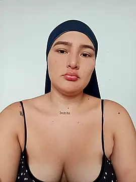 Snapshot of Celeste_camila18 chatting on November 18, 2025, 2:31 pm Celeste camila18 online show from November 18, 2025, 2:31 pm