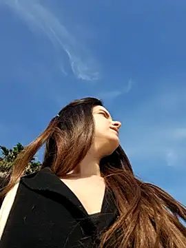 RaonXO online show from January 18, 2025, 1:51 pm