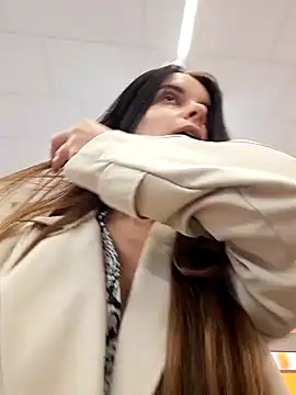 RaonXO online show from February 13, 2025, 6:26 pm