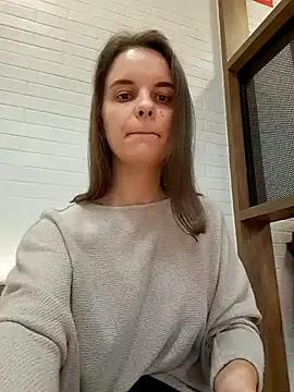 RaonXO online show from December 4, 2024, 6:22 pm