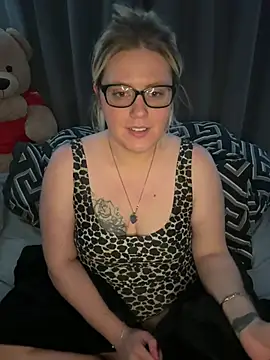 Snapshot of Blondiee3088 chatting on February 20, 2026, 9:44 am Blondiee3088 online show from February 20, 2026, 9:44 am