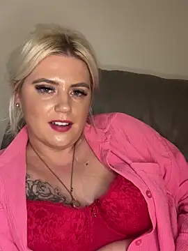 Snapshot of Blondiee3088 chatting on December 19, 2024, 2:45 am Blondiee3088 online show from December 19, 2024, 2:45 am