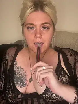 Snapshot of Blondiee3088 chatting on January 11, 2025, 11:13 pm Blondiee3088 online show from January 11, 2025, 11:13 pm