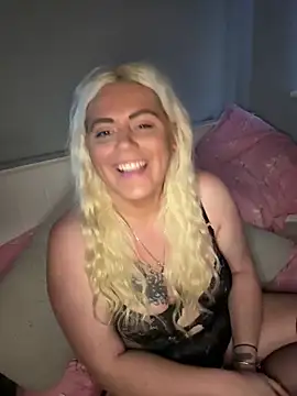 Snapshot of Blondiee3088 chatting on November 10, 2025, 4:12 pm Blondiee3088 online show from November 10, 2025, 4:12 pm