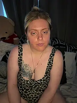 Snapshot of Blondiee3088 chatting on February 9, 2026, 3:43 pm Blondiee3088 online show from February 9, 2026, 3:43 pm