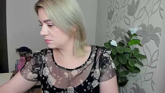 Snapshot of MariaSttone chatting on October 5, 2025, 3:14 pm MariaSttone online show from October 5, 2025, 3:14 pm