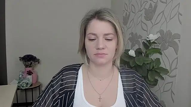 Snapshot of MariaSttone chatting on March 21, 2025, 11:12 am MariaSttone online show from March 21, 2025, 11:12 am