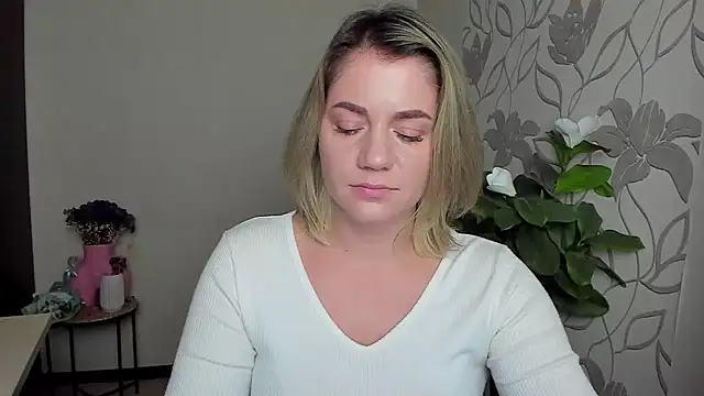 Snapshot of MariaSttone chatting on October 23, 2025, 10:08 pm MariaSttone online show from October 23, 2025, 10:08 pm