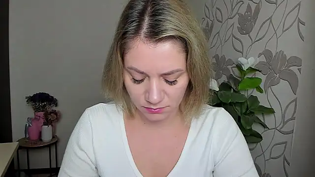 Snapshot of MariaSttone chatting on October 3, 2025, 2:18 pm MariaSttone online show from October 3, 2025, 2:18 pm