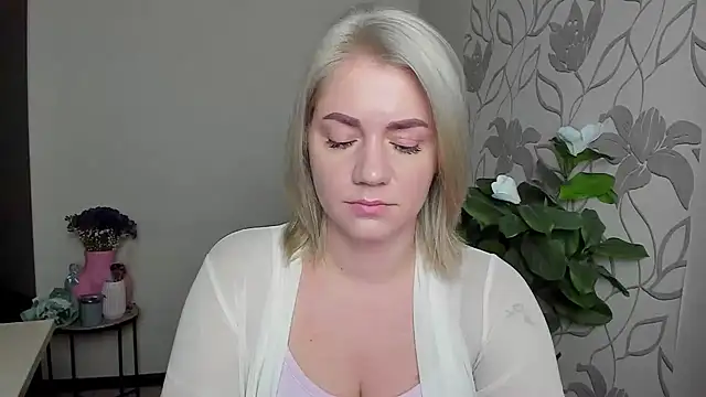 Snapshot of MariaSttone chatting on November 11, 2025, 12:44 pm MariaSttone online show from November 11, 2025, 12:44 pm