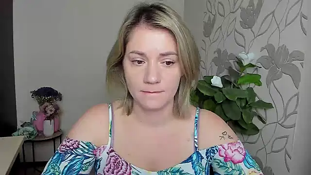 Snapshot of MariaSttone chatting on September 25, 2025, 9:48 am MariaSttone online show from September 25, 2025, 9:48 am