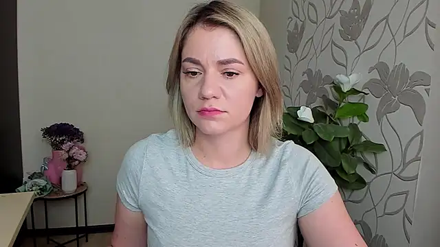 Snapshot of MariaSttone chatting on September 14, 2025, 1:00 pm MariaSttone online show from September 14, 2025, 1:00 pm