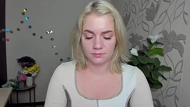 Snapshot of MariaSttone chatting on November 25, 2025, 10:32 pm MariaSttone online show from November 25, 2025, 10:32 pm