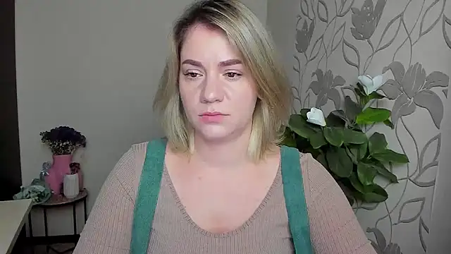 Snapshot of MariaSttone chatting on October 21, 2025, 5:23 pm MariaSttone online show from October 21, 2025, 5:23 pm