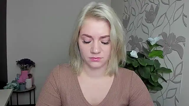 Snapshot of MariaSttone chatting on November 17, 2025, 12:09 pm MariaSttone online show from November 17, 2025, 12:09 pm