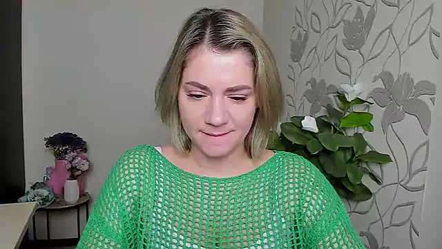 Snapshot of MariaSttone chatting on September 15, 2025, 1:33 pm MariaSttone online show from September 15, 2025, 1:33 pm