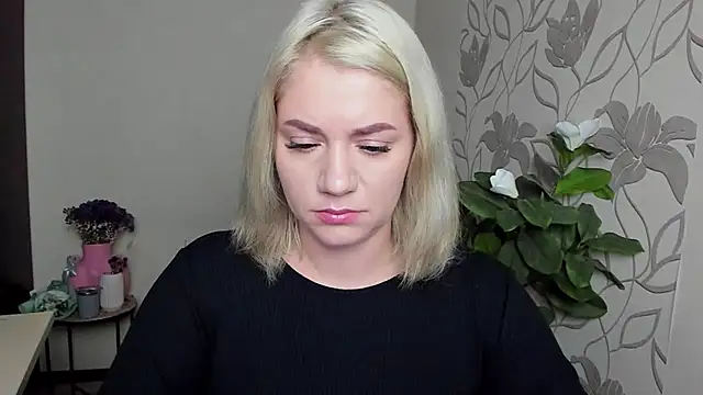 Snapshot of MariaSttone chatting on November 18, 2025, 7:39 pm MariaSttone online show from November 18, 2025, 7:39 pm