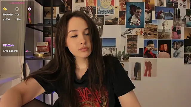 Snapshot of MonicaRocket chatting on January 3, 2025, 4:06 pm MonicaRocket online show from January 3, 2025, 4:06 pm