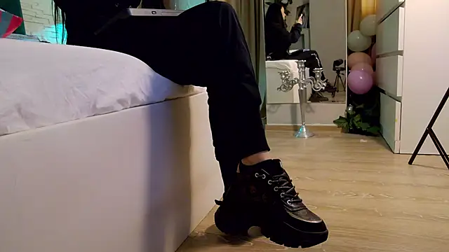 FeetVibe online show from December 5, 2025, 8:24 am