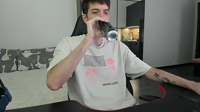 Snapshot of White_Dylan chatting on January 17, 2026, 4:54 pm White Dylan online show from January 17, 2026, 4:54 pm