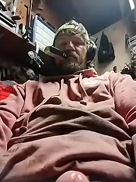 hornygiltz92 online show from December 4, 2025, 12:37 pm