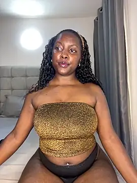 prettiepearl online show from April 6, 2026, 8:32 pm