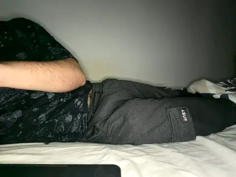 Snapshot of little2026 chatting on December 3, 2025, 7:57 pm little2026 online show from December 3, 2025, 7:57 pm