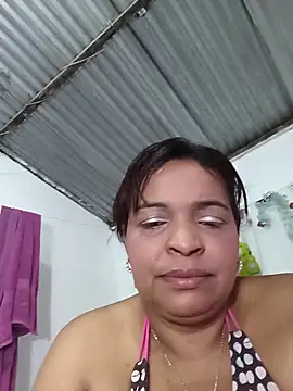 Snapshot of _violetta_- chatting on February 18, 2026, 9:50 am violetta - online show from February 18, 2026, 9:50 am