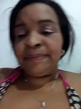 Snapshot of _violetta_- chatting on February 15, 2026, 12:11 am violetta - online show from February 15, 2026, 12:11 am