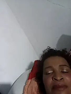 Snapshot of _violetta_- chatting on December 20, 2025, 12:24 am violetta - online show from December 20, 2025, 12:24 am