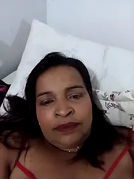 Snapshot of _violetta_- chatting on May 6, 2026, 12:47 am violetta - online show from May 6, 2026, 12:47 am