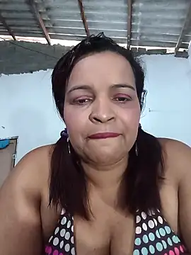 Snapshot of _violetta_- chatting on April 23, 2026, 1:35 pm violetta - online show from April 23, 2026, 1:35 pm