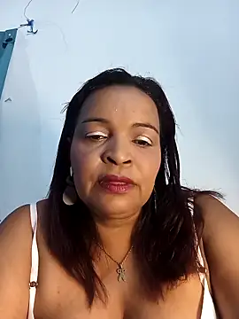 Snapshot of _violetta_- chatting on May 7, 2026, 2:16 am violetta - online show from May 7, 2026, 2:16 am