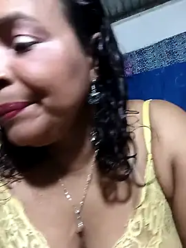 Snapshot of _violetta_- chatting on December 19, 2025, 12:03 am violetta - online show from December 19, 2025, 12:03 am