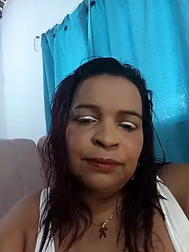 Snapshot of _violetta_- chatting on May 6, 2026, 1:04 pm violetta - online show from May 6, 2026, 1:04 pm