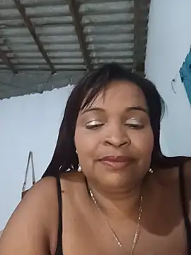 Snapshot of _violetta_- chatting on May 16, 2026, 12:42 am violetta - online show from May 16, 2026, 12:42 am