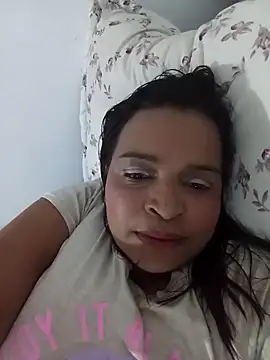 Snapshot of _violetta_- chatting on April 27, 2026, 1:36 am violetta - online show from April 27, 2026, 1:36 am