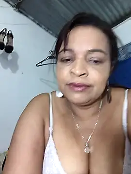 Snapshot of _violetta_- chatting on January 9, 2026, 7:04 am violetta - online show from January 9, 2026, 7:04 am