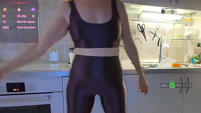 Snapshot of MilfeaN chatting on November 25, 2025, 6:14 am MilfeaN online show from November 25, 2025, 6:14 am