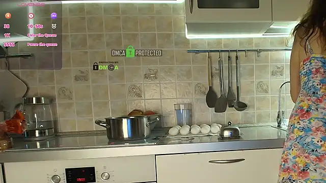 Snapshot of MilfeaN chatting on November 6, 2025, 6:06 am MilfeaN online show from November 6, 2025, 6:06 am