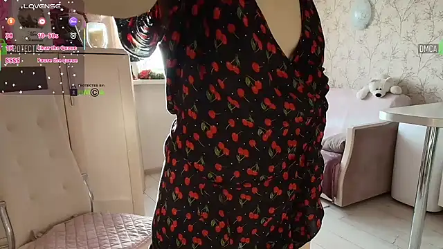 Snapshot of MilfeaN chatting on December 15, 2025, 9:26 am MilfeaN online show from December 15, 2025, 9:26 am