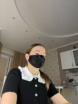 Snapshot of MilfeaN chatting on November 17, 2025, 5:28 pm MilfeaN online show from November 17, 2025, 5:28 pm