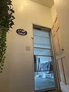 EllaSnow online show from March 15, 2026, 3:41 pm