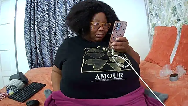 Snapshot of DAIRYBELLELIZxx chatting on May 9, 2026, 10:57 pm DAIRYBELLELIZxx online show from May 9, 2026, 10:57 pm
