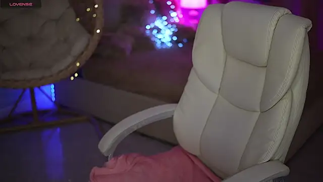 Snapshot of DonnaLustt chatting on April 16, 2026, 6:14 am DonnaLustt online show from April 16, 2026, 6:14 am