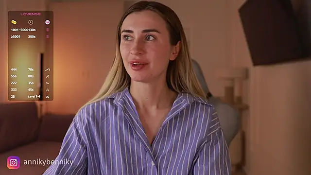 Coconutkittyy online show from March 12, 2025, 9:13 pm