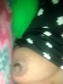 Snapshot of saloni19881 chatting on December 4, 2025, 4:11 am saloni19881 online show from December 4, 2025, 4:11 am