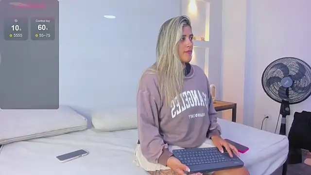 Snapshot of julietha_taylor chatting on November 5, 2025, 4:54 pm julietha taylor online show from November 5, 2025, 4:54 pm