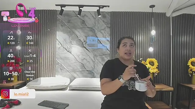 Snapshot of julietha_taylor chatting on April 24, 2026, 12:23 am julietha taylor online show from April 24, 2026, 12:23 am
