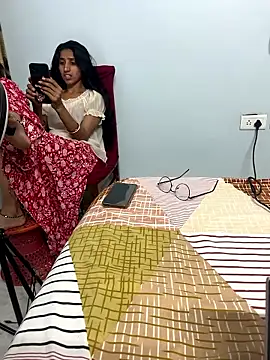 HotRiyacpl online show from June 5, 2026, 6:35 pm